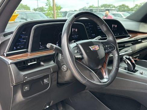 Used 2023 Cadillac Escalade Premium Luxury RWD image 17