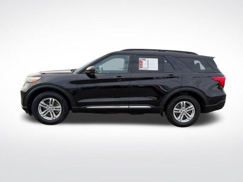 Used 2023 Ford Explorer XLT AWD/4WD image 3
