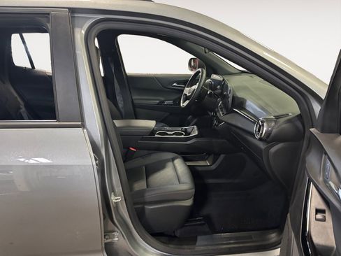 Used 2025 Chevrolet Equinox LT w/ Convenience Package II image 15