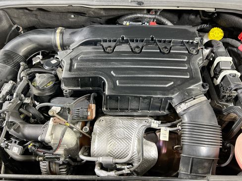 Used 2022 Jeep Renegade Latitude AWD/4WD image 28