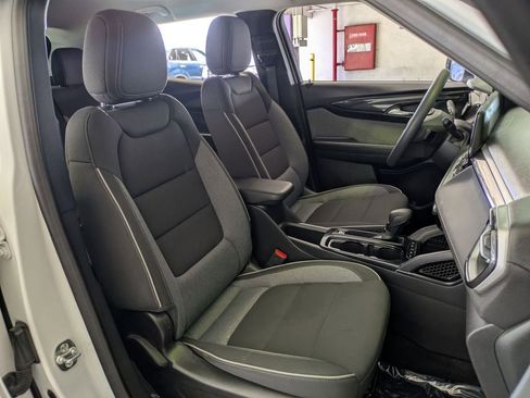 Used 2025 Chevrolet TrailBlazer LT AWD/4WD image 28
