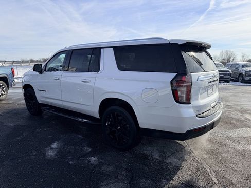 Used 2023 Chevrolet Suburban LT w/ Luxury Package image 4