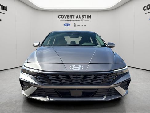 Used 2025 Hyundai Elantra SEL FWD image 8