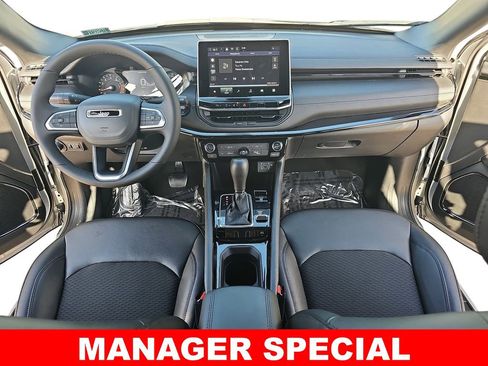 New 2026 Jeep Compass Latitude image 9