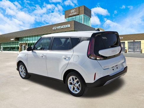 Used 2025 Kia Soul LX w/ LX Technology Package image 8