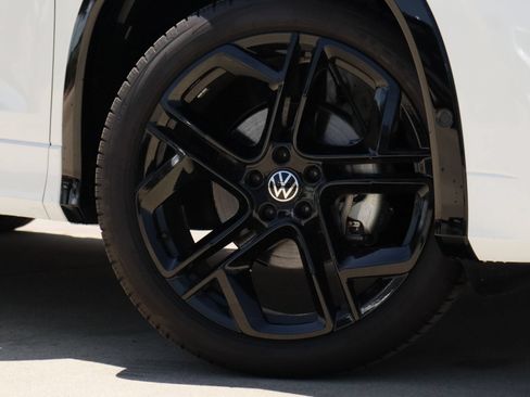 New 2026 Volkswagen Tiguan SE R-Line FWD image 3