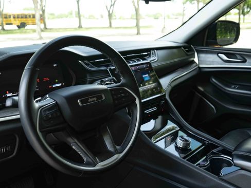 Used 2022 Jeep Grand Cherokee Limited RWD image 16