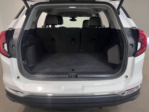 Used 2024 GMC Terrain SLT image 16