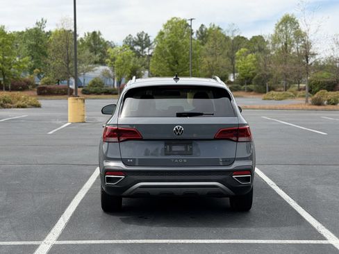 Used 2022 Volkswagen Taos SE image 6