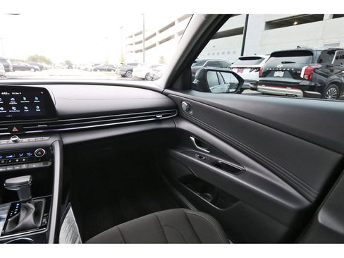 Certified 2025 Hyundai Elantra SEL image 13
