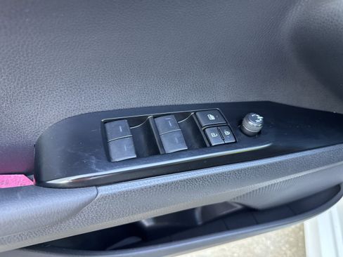 Used 2025 Toyota Camry SE image 7