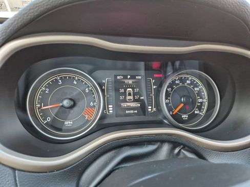 Used 2015 Jeep Cherokee Latitude FWD image 13
