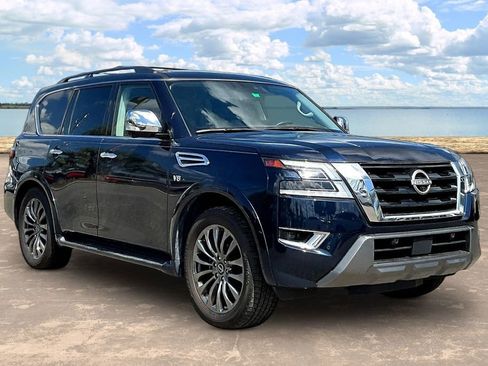 Used 2022 Nissan Armada Platinum w/ Captain's Chairs Package RWD image 3