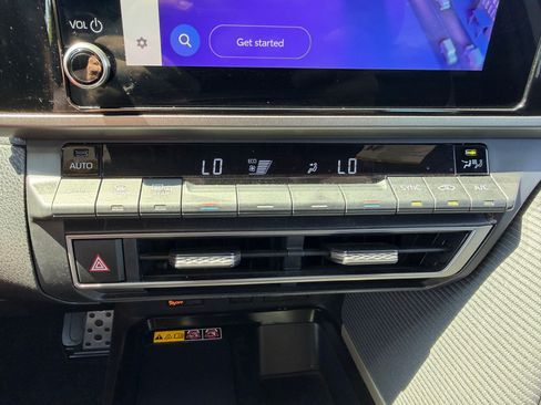Used 2025 Toyota Camry SE FWD image 17