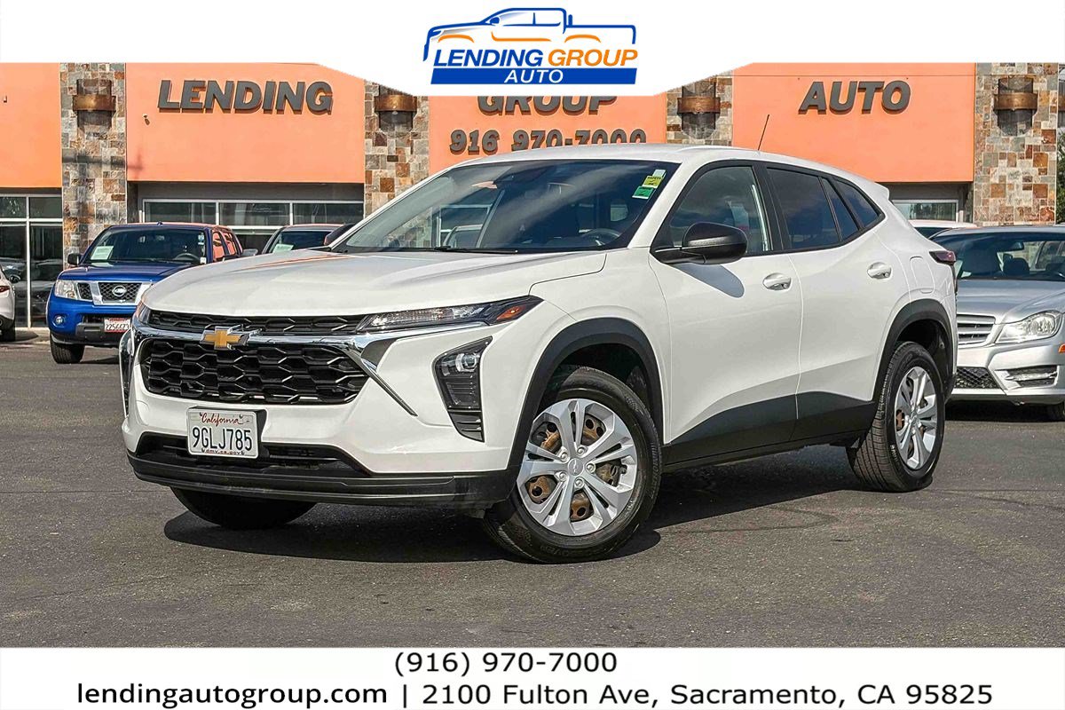 Used 2024 Chevrolet Trax LS FWD image 1