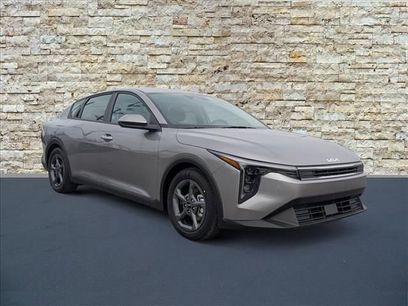 New 2025 Kia K4 LXS