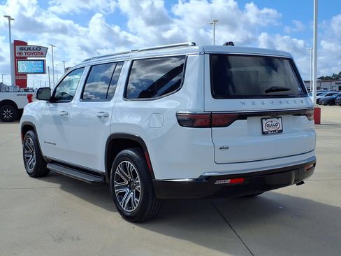 Used 2025 Jeep Wagoneer 2WD w/ Premium Group I image 2