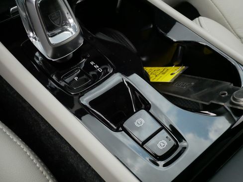 Used 2023 Volvo XC40 B5 Plus w/ Driver Assist Package AWD/4WD image 25