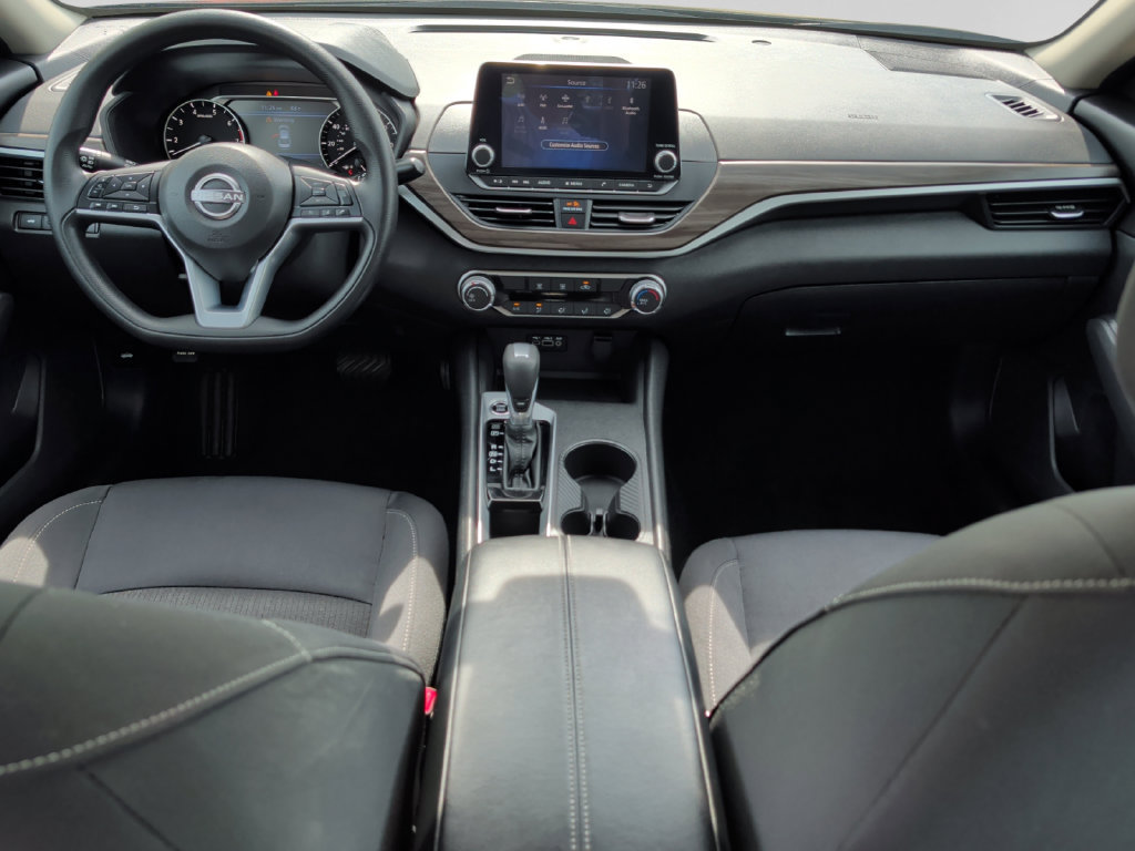 Used 2025 Nissan Altima 2.5 SV FWD image 18