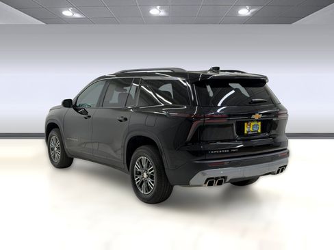 Used 2026 Chevrolet Traverse LT AWD/4WD image 2