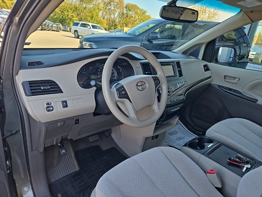 Used 2013 Toyota Sienna LE FWD image 8