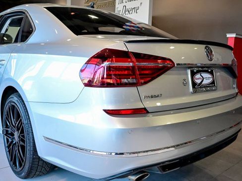 Used 2019 Volkswagen Passat 2.0T SE R-Line FWD image 12