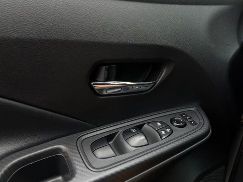 Used 2025 Nissan Versa SV FWD image 20