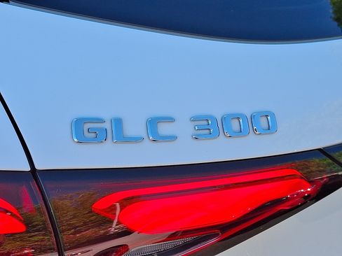 Used 2026 Mercedes-Benz GLC 300 4MATIC image 30