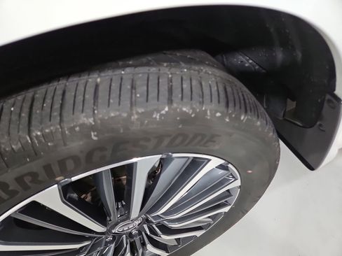 Certified 2025 Nissan Armada Platinum Reserve image 29