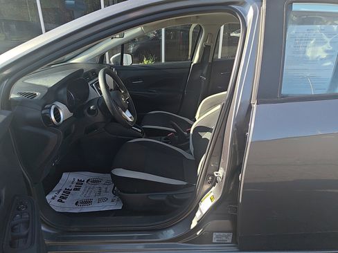Used 2021 Nissan Versa SV FWD image 9