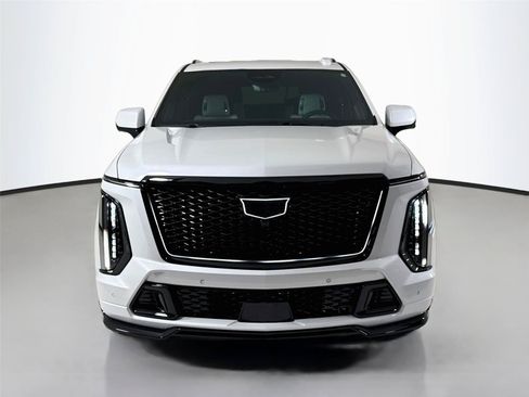 Used 2025 Cadillac Escalade ESV V AWD/4WD image 11