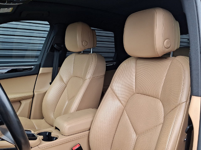 Certified 2018 Porsche Macan AWD/4WD image 5