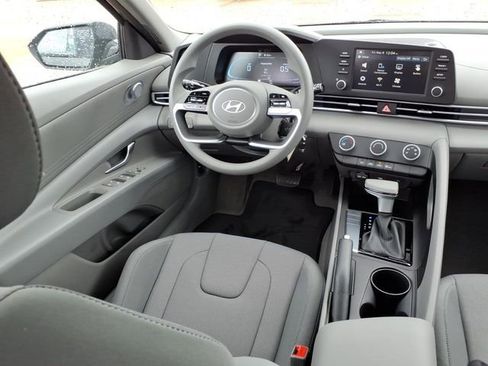 New 2026 Hyundai Elantra SE FWD image 4