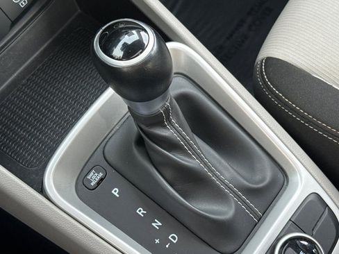 Certified 2024 Hyundai Venue SEL image 21