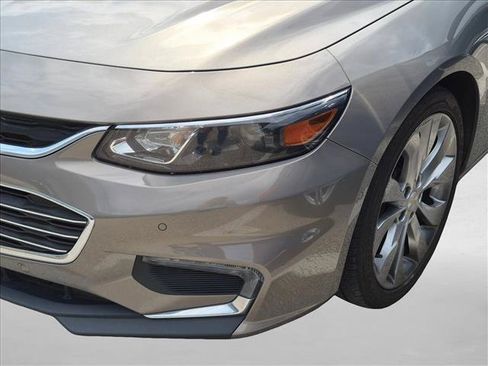 Used 2017 Chevrolet Malibu Premier w/ Premier Sun and Wheel Package FWD image 11