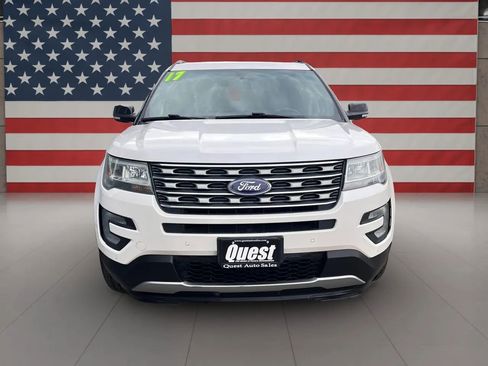 Used 2017 Ford Explorer XLT w/ Equipment Group 202A image 3