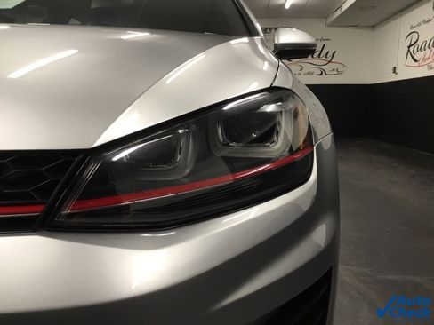 Used 2017 Volkswagen GTI SE image 16