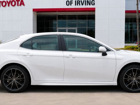 Used 2024 Toyota Camry SE FWD image 11