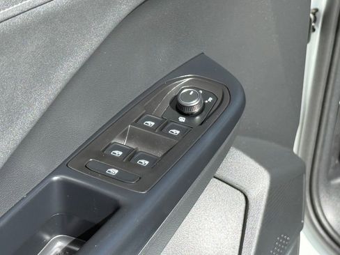 New 2026 Volkswagen Taos SE FWD image 11