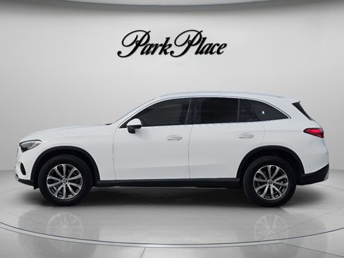 Used 2025 Mercedes-Benz GLC 300 4MATIC image 2