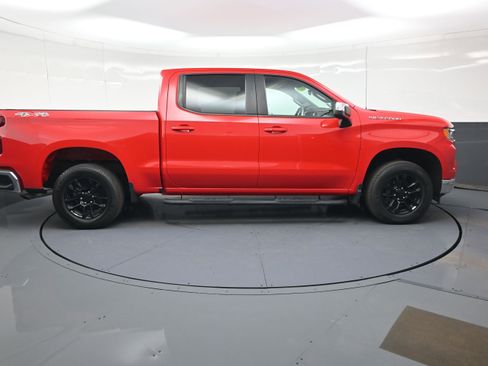 Used 2022 Chevrolet Silverado 1500 LT AWD/4WD image 2