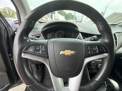 Certified 2018 Chevrolet Trax LT w/ LT Convenience Package FWD image 11