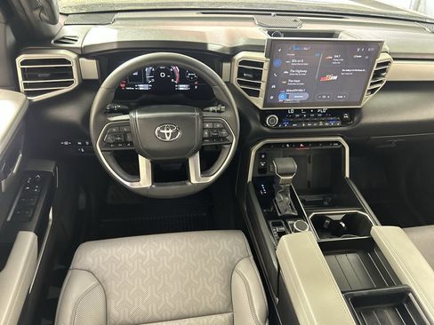 Used 2025 Toyota Tundra Limited AWD/4WD image 22
