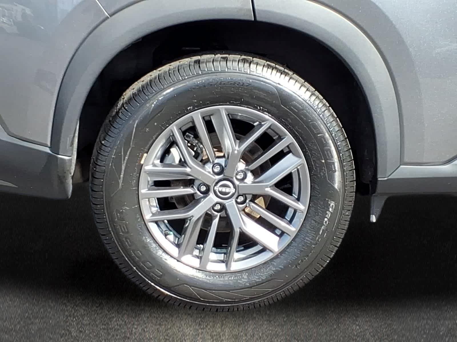 Used 2023 Nissan Rogue S AWD/4WD image 3