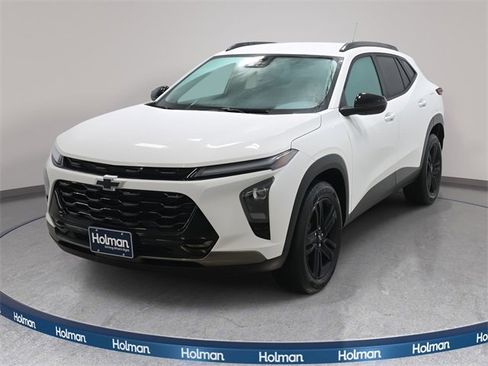 Used 2025 Chevrolet Trax ACTIV w/ Driver Confidence Package image 3