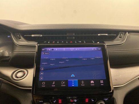 Used 2023 Jeep Grand Cherokee L Limited AWD/4WD image 13