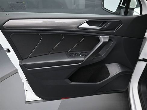 Used 2023 Volkswagen Tiguan SE image 11