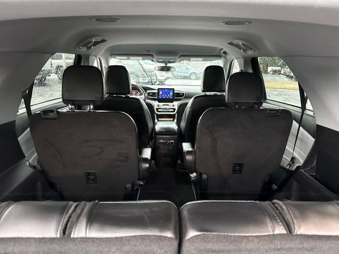 Used 2024 Ford Explorer XLT w/ Equipment Group 202A AWD/4WD image 14