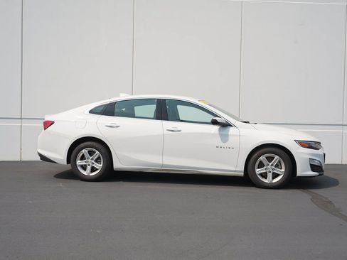 Used 2023 Chevrolet Malibu LT FWD image 2