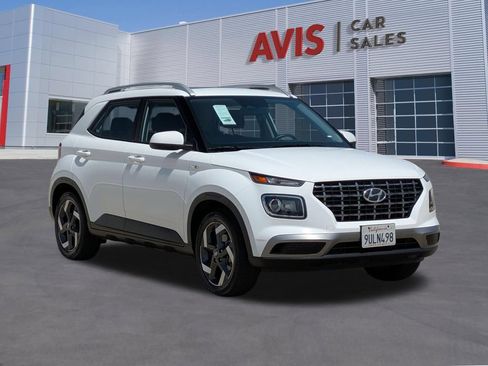 Used 2025 Hyundai Venue SEL FWD image 3